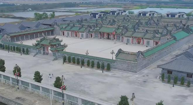 一夜间被推平！清拆现场画面曝光！开元棋牌潮汕违建豪宅“英之园”(图2)